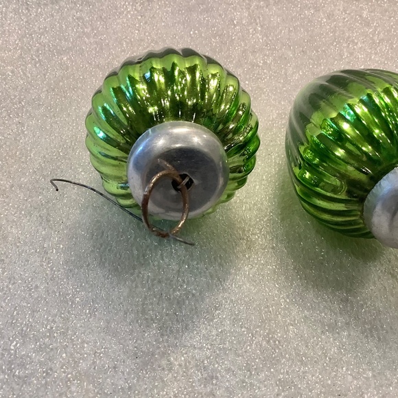 Vintage Christmas Ornaments Green Glass Ribbed Pine Cone Teardrop Set of 2 - Picture 4 of 6